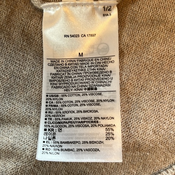 BANANA REPUBLIC beige split back lightweight knit sweater - Picture 4 of 4